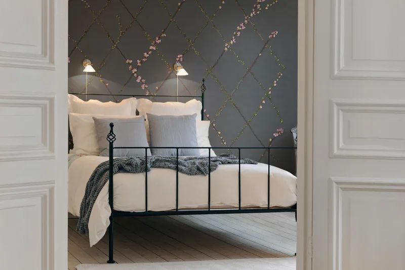 Fototapeta Winding Spring Black Rebel Walls (2)