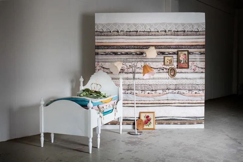 Fototapeta Her Royal Slumber Vintage Rebel Walls (4)