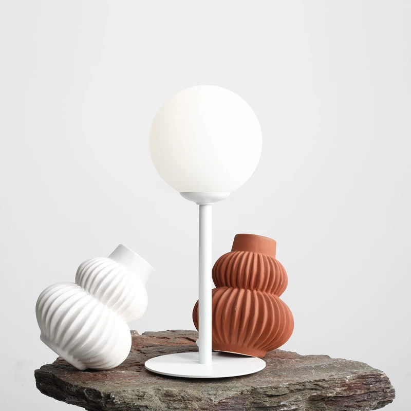 3-pinne-table-white-male.jpg