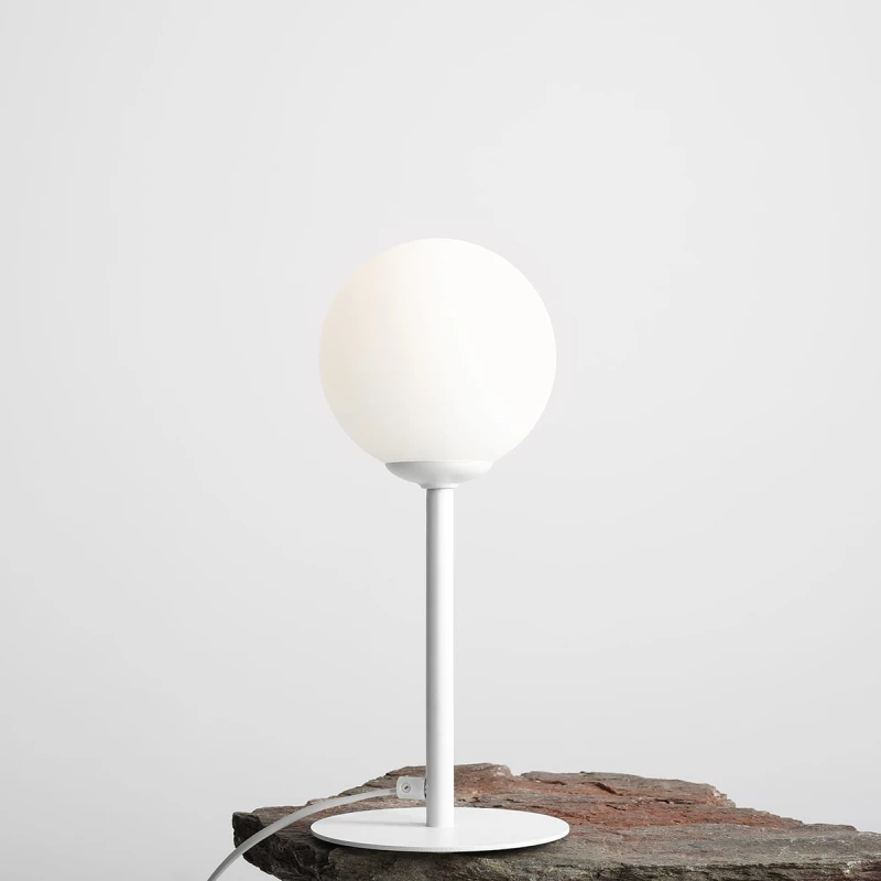 4-pinne-table-white-male.jpg