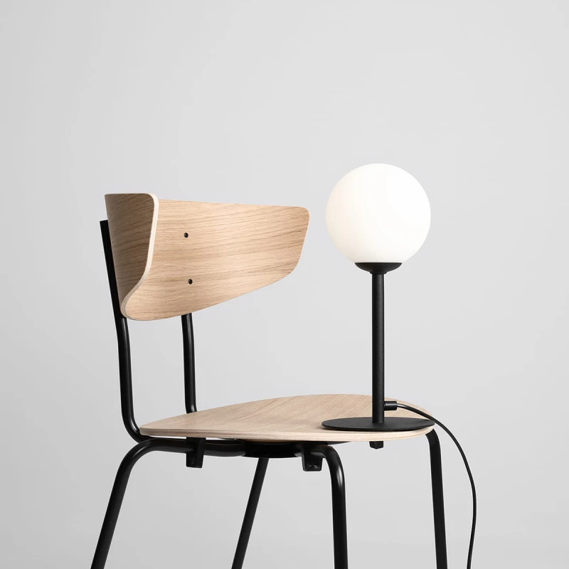 1-pinne-table-black-male.jpg