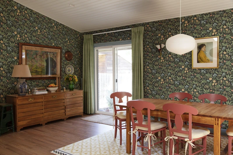 Tapeta Huset I Solen Charcoal Sandberg (3).jpg