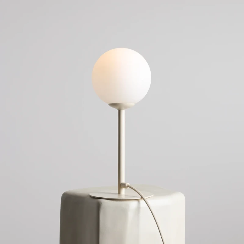 9a-pinne-table-cream-male.webp