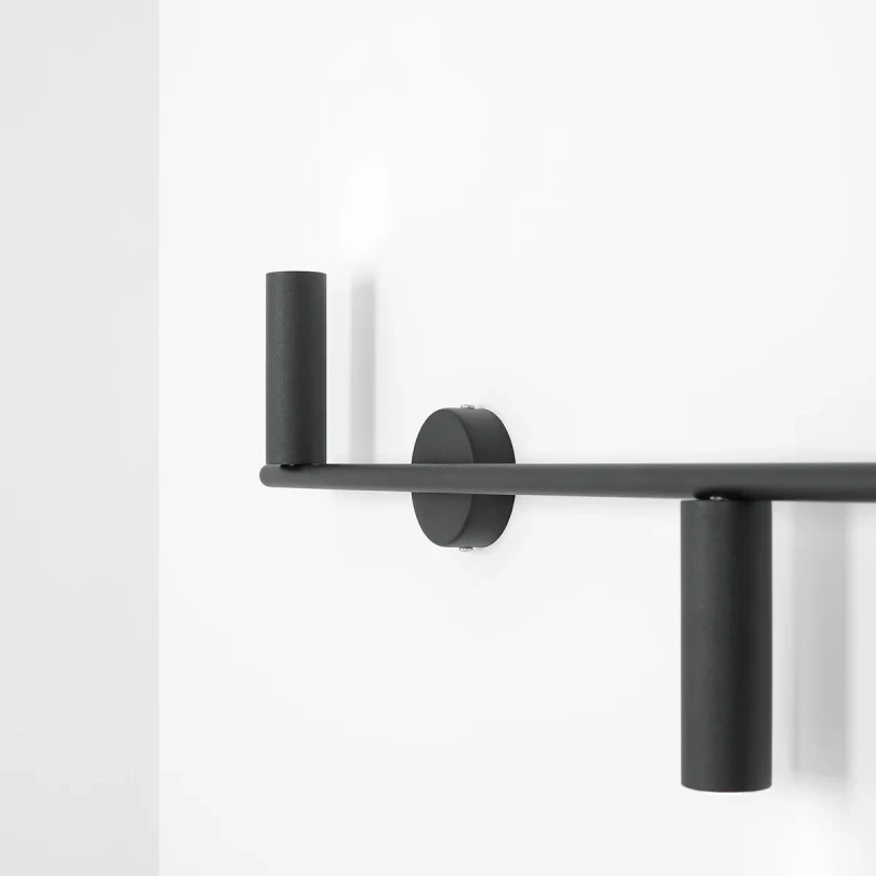 2-trevo-black-wall-3-male.webp
