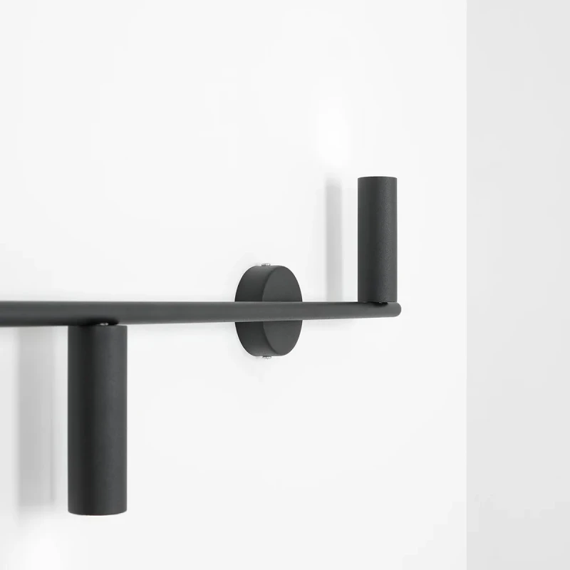 2-trevo-black-wall-3-left-male.webp
