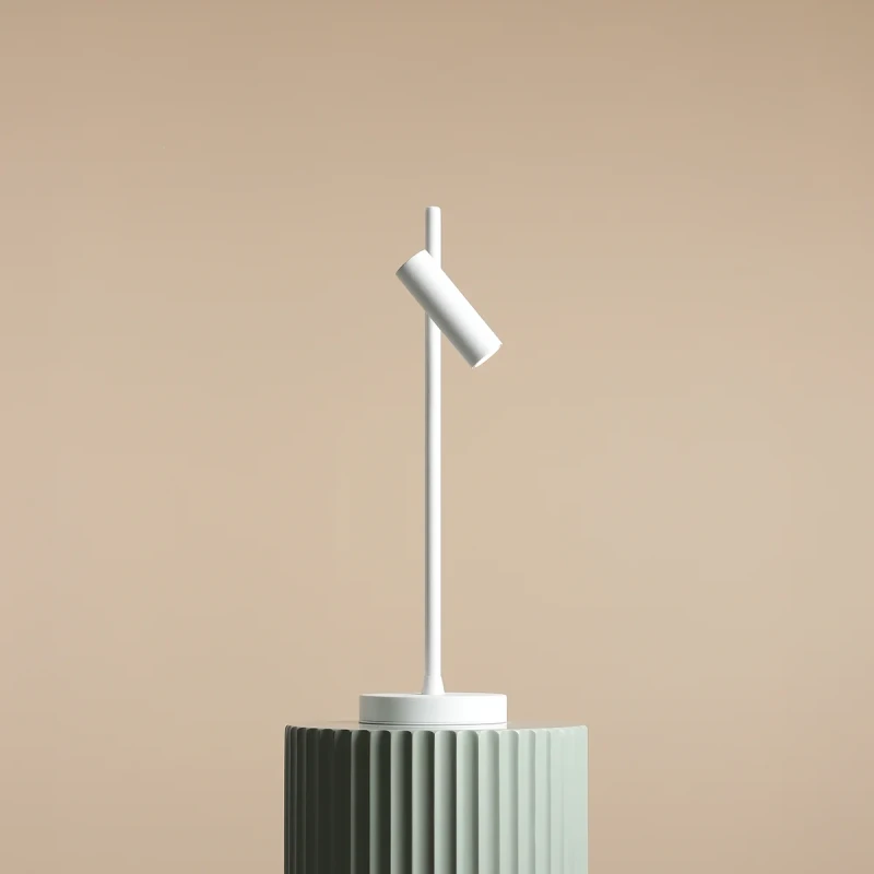 3-trevo-all-white-table-male.webp