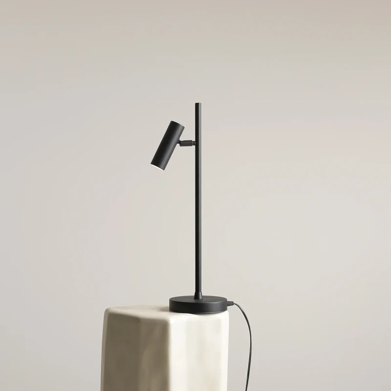 2-trevo-table-black-male.webp