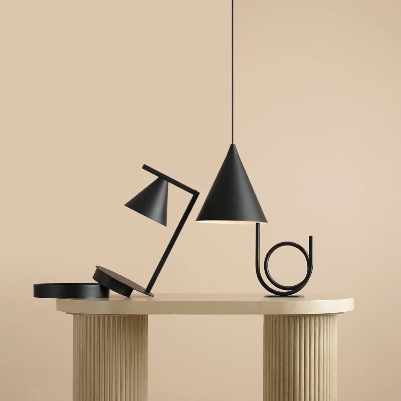 5-form-table-black-male.webp