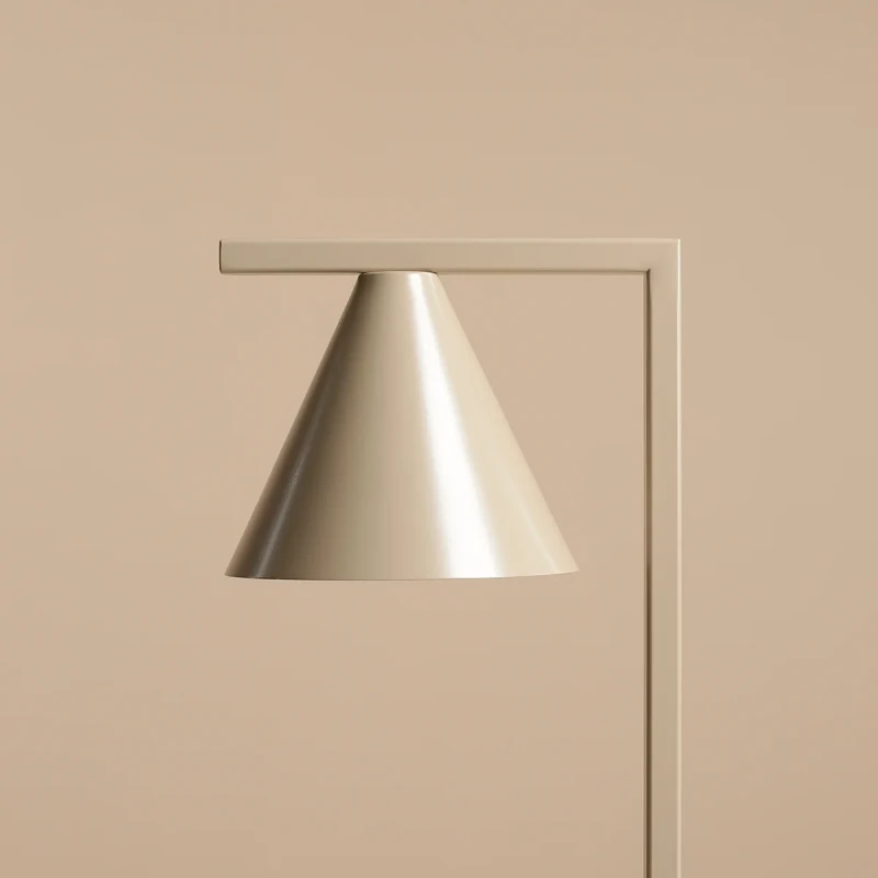 2-form-table-beige-male.webp