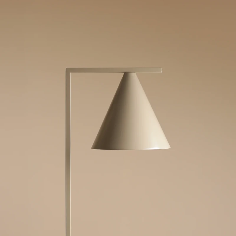 5-form-floor-beige-male.webp