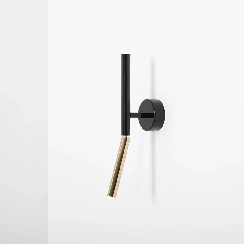 2-stick-wall-black-gold-male.webp