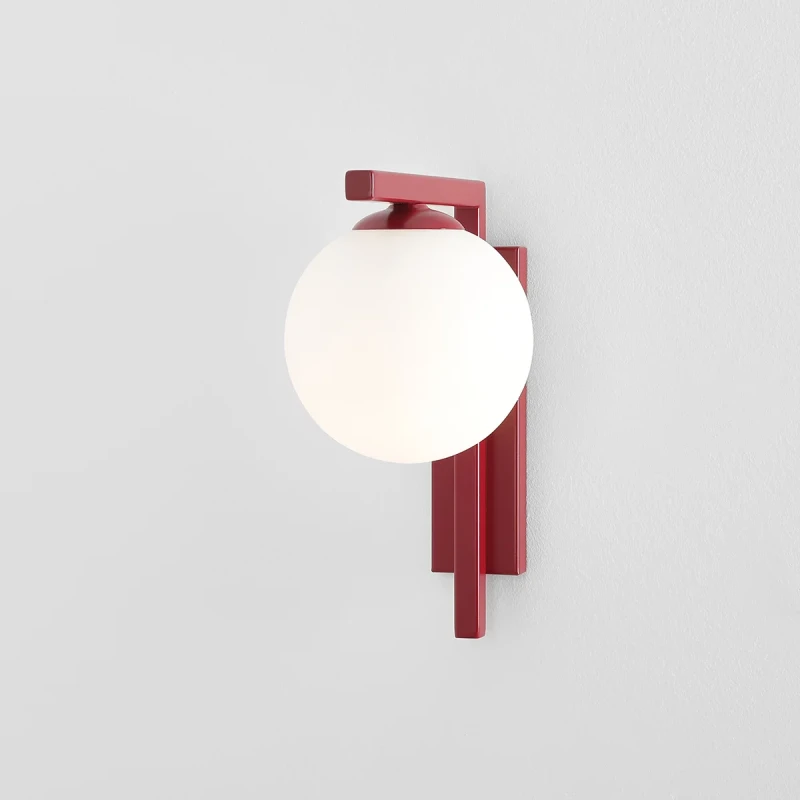 2-zac-wall-red-wine-male.webp