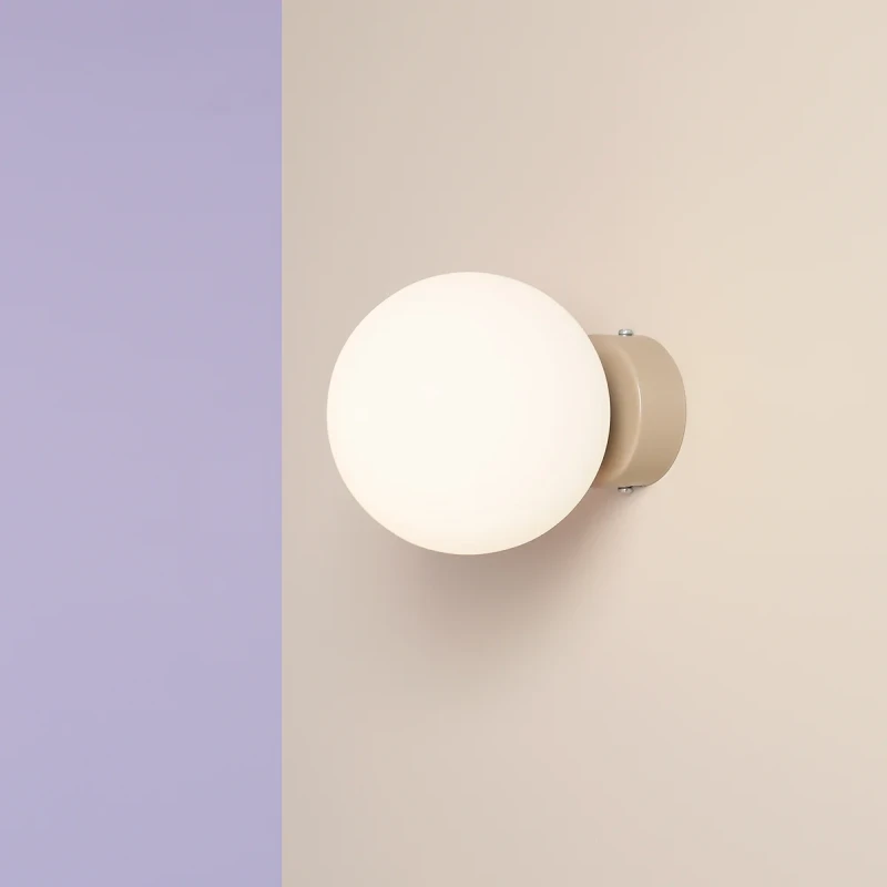 3-ball-wall-beige-male.webp