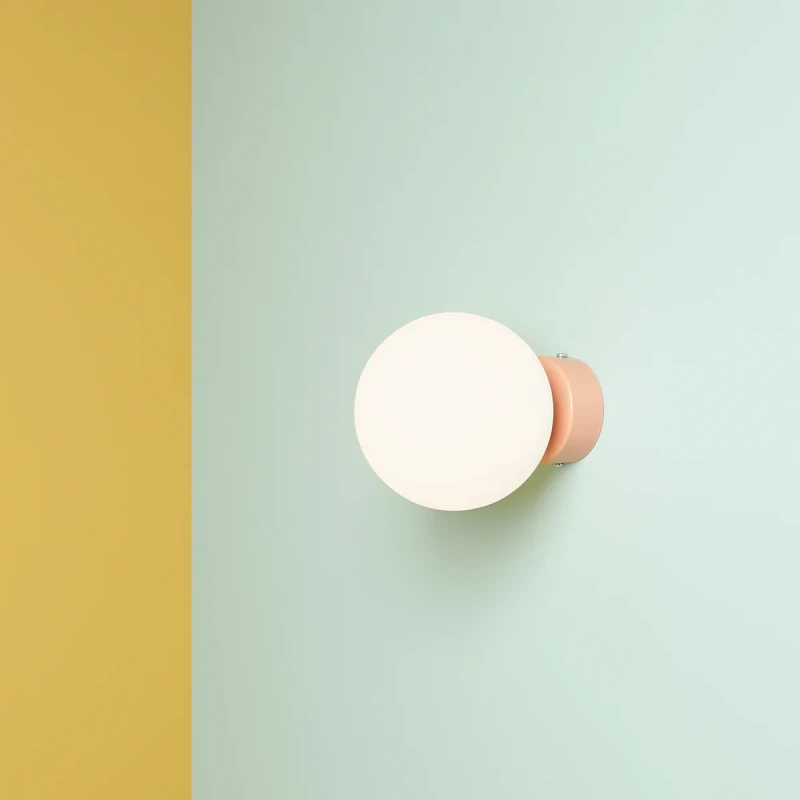 2-ball-wall-koral-male.webp