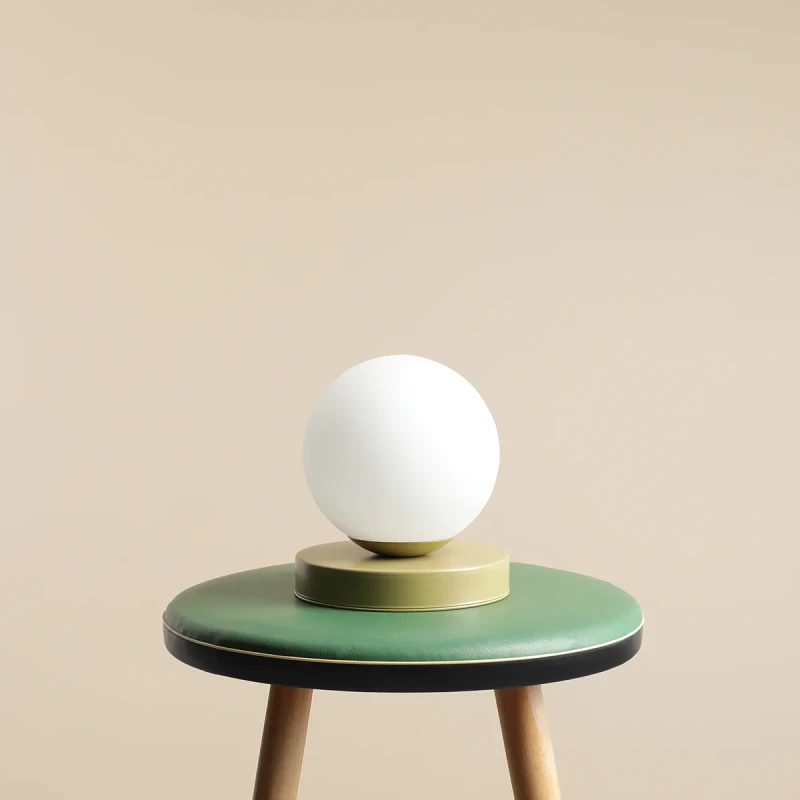 2-ball-table-khaki-male.webp