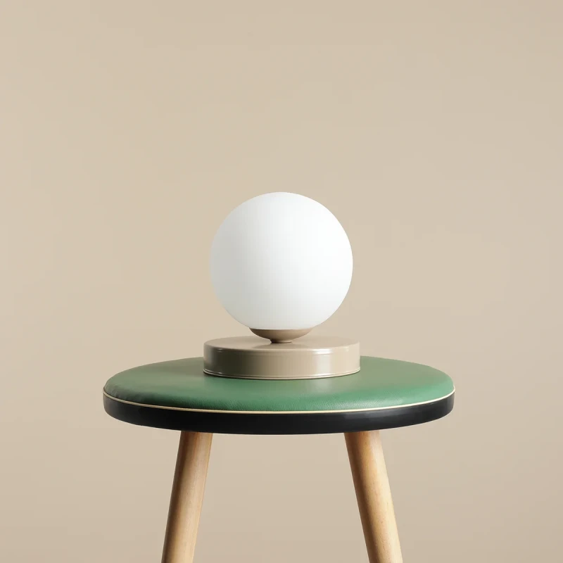1-ball-table-beige-male.webp