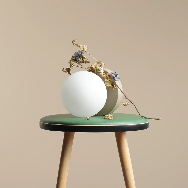 3-ball-table-beige-male.webp