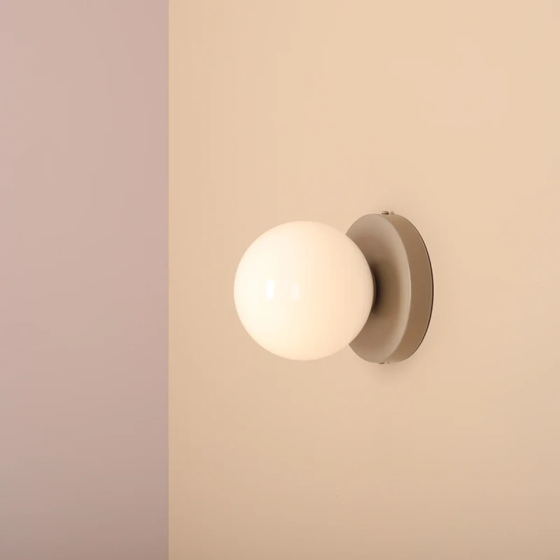 1-ball-2-wall-beige-male.jpg