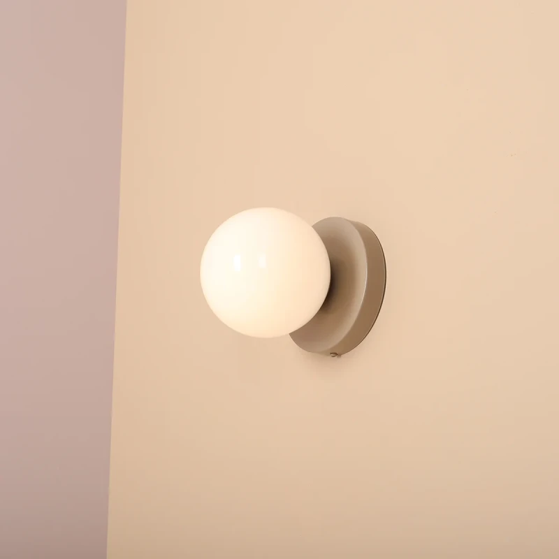 2-ball-2-wall-beige-male.jpg