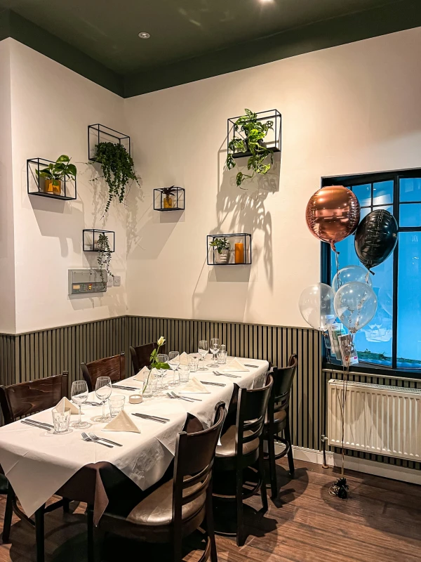 akupanel, moss,.restaurant.jpg