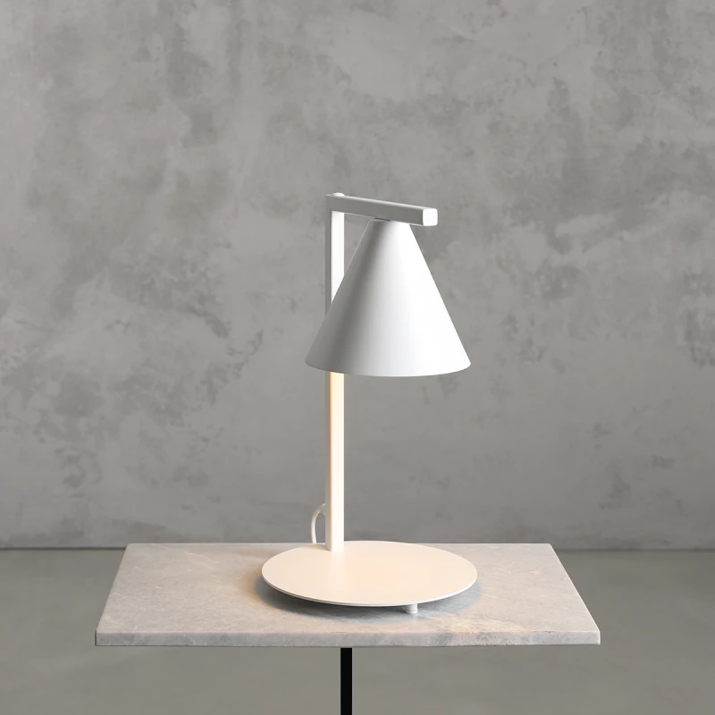 1-form-table-white-male.webp
