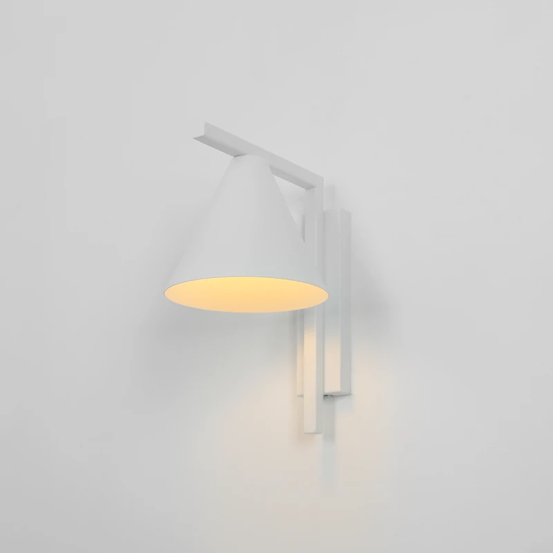 1-form-wall-white-male.webp