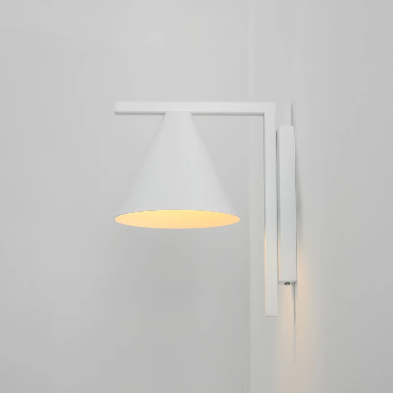 2-form-wall-white-male.webp