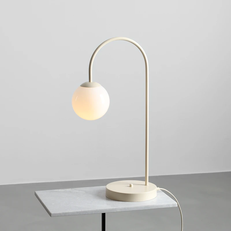 3-una-table-cream-male.webp