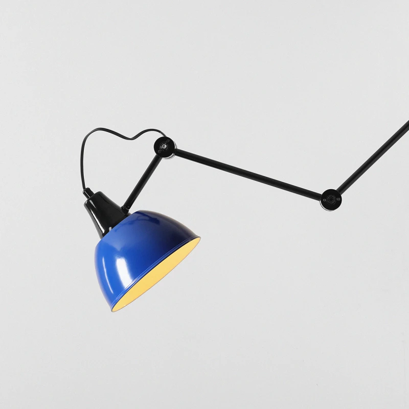 3-aida-wall-cobalt-male.webp