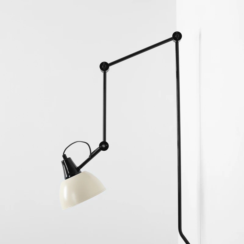 2-aida-wall-cream-male.webp