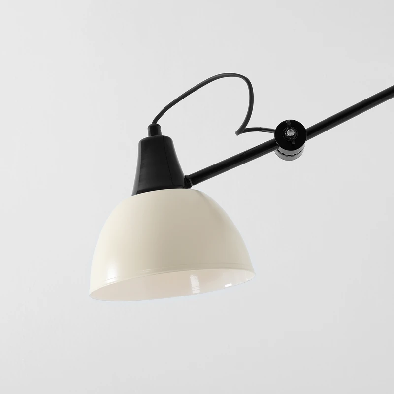 1-aida-wall-cream-male.webp