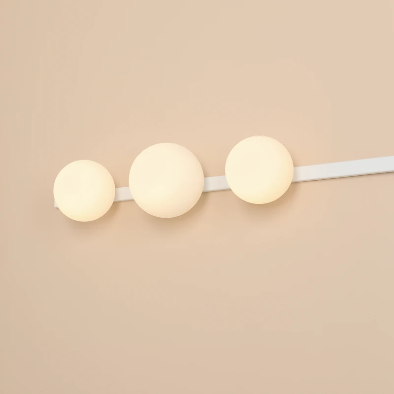 2-garda-wall-white-3-male.webp