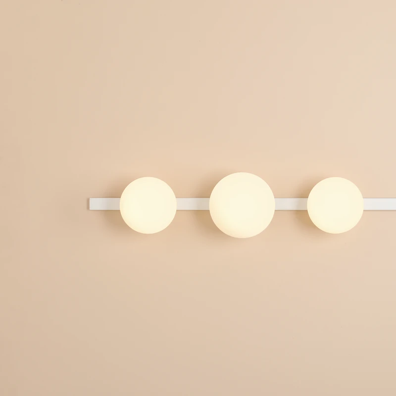 3-garda-wall-white-3-male.webp
