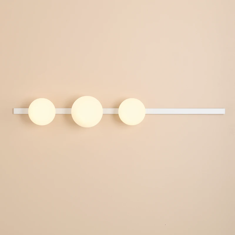 1-garda-wall-white-3-male.webp