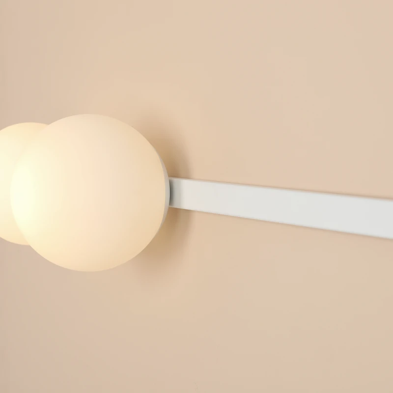3-garda-wall-white-2-male.webp
