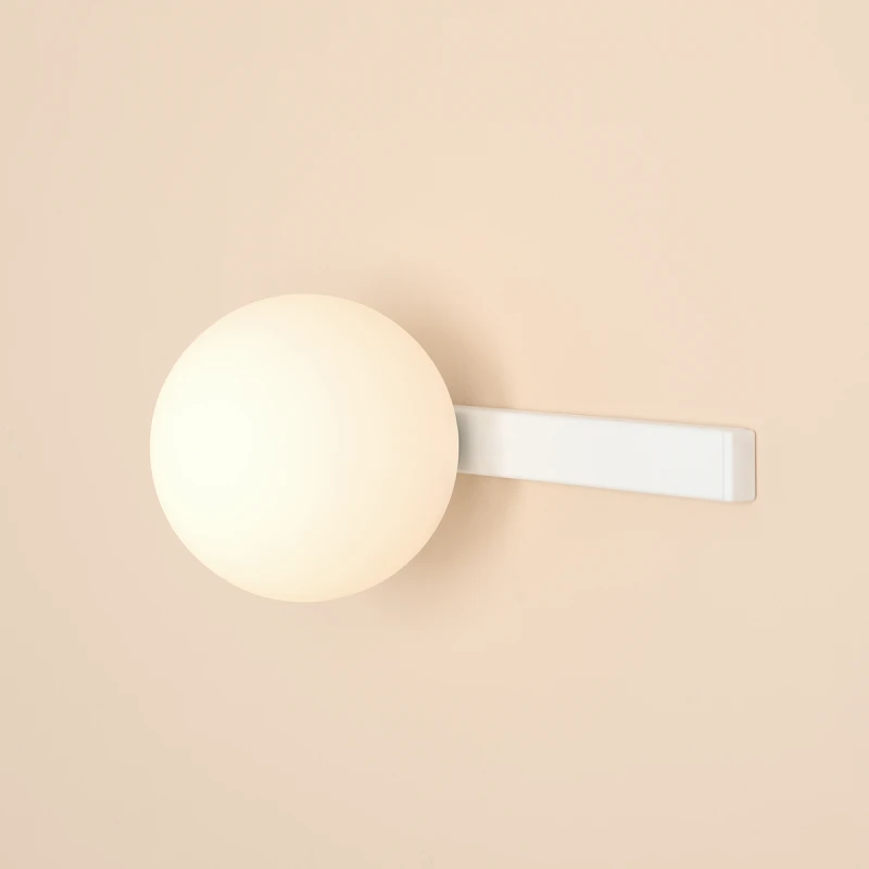 2-garda-wall-white-1-male.webp