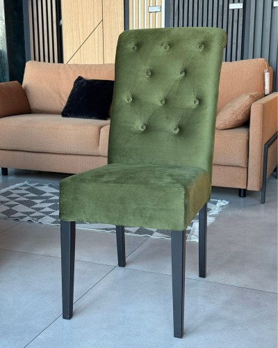 Krzesło pikowane Manole Simple z ekspozycji