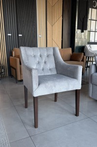 Krzesło Leonard Elegant pikowane  New Milton z ekspozycji