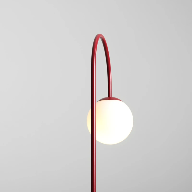 2-una-table-red-wine-male.webp