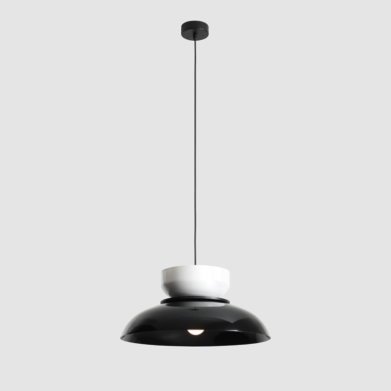 czarno-biala-lampa-nad-stol-768x768.webp