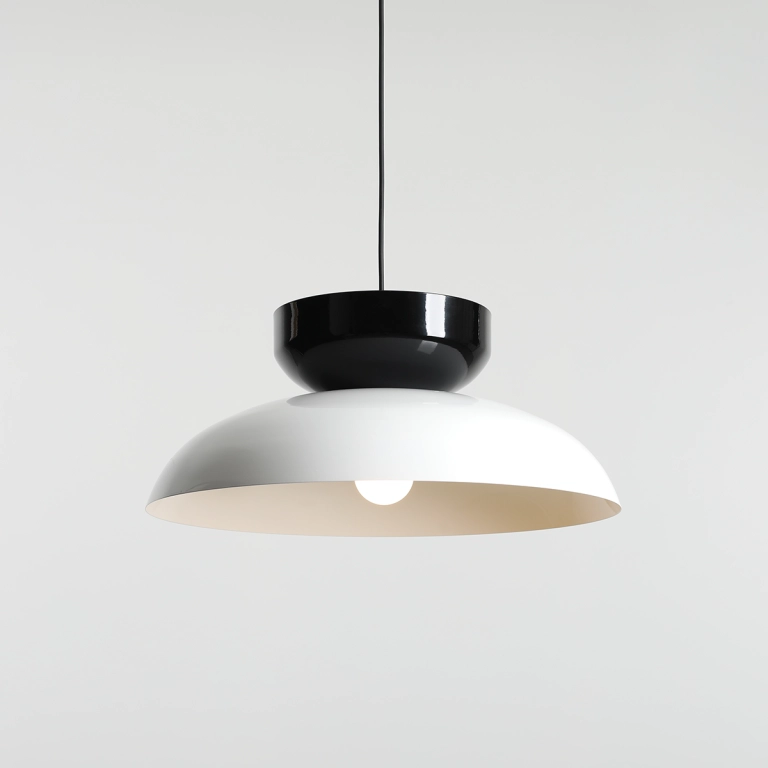 bialo-czarne-lampy-nad-stol-768x768.webp