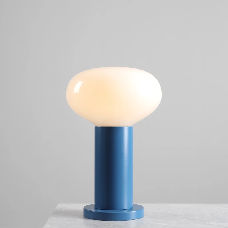 1-flo-table-sky-male.webp