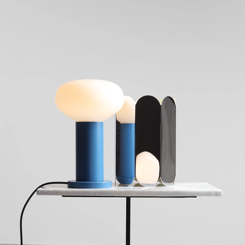 3-flo-table-sky-male.webp