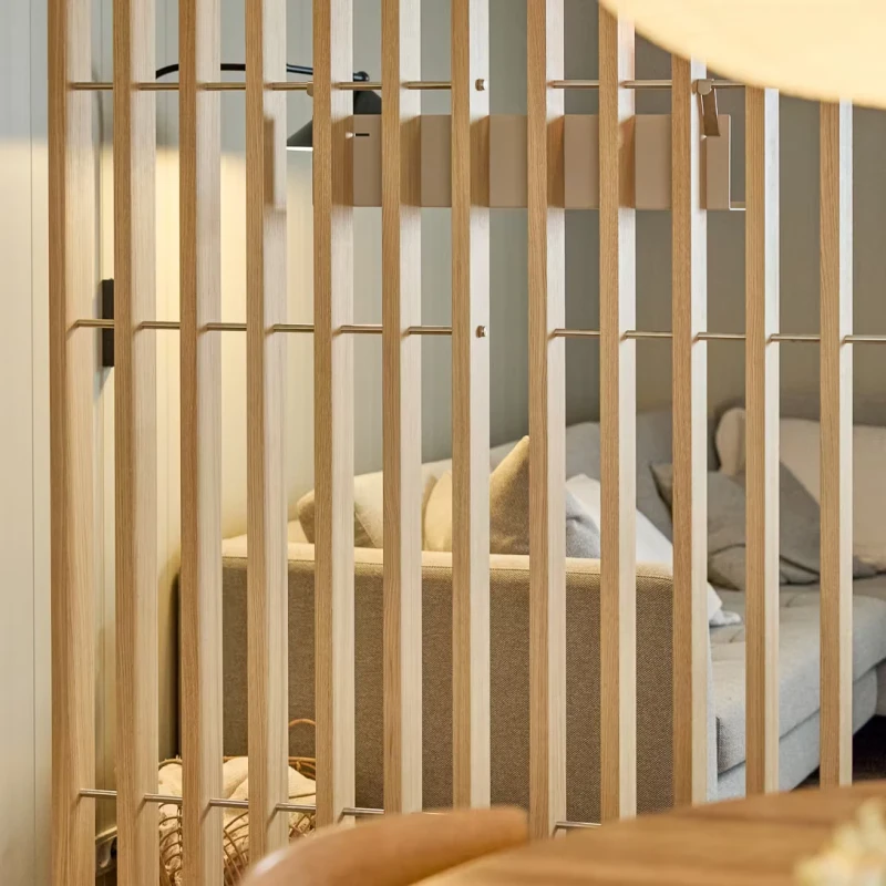 05-3712_embrace_nell_metal-shelf_lifestyle_1x1_4.webp