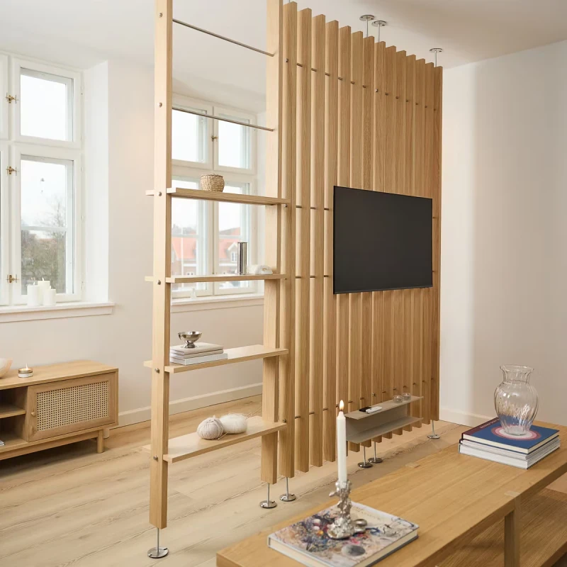 09-3707_embrace_lova_wood-shelf_appartment_7-1.webp