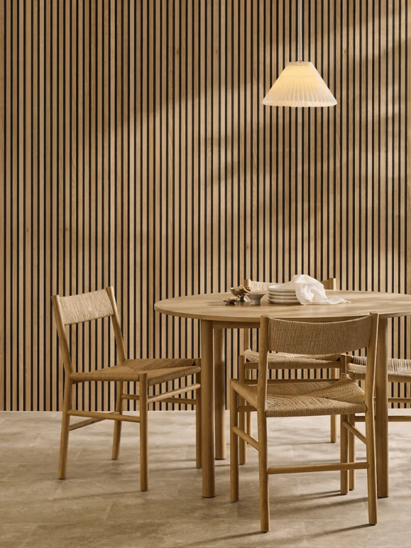 akupanel_environmental_dining_area_rustic_natural_oak_black_felt_1.webp
