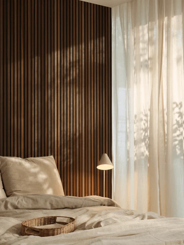 akupanel_environmental_bedroom_rustic_smoked_larch_black_felt_1.webp