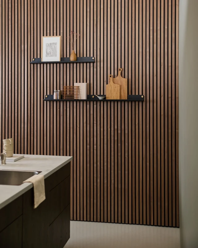 3400_3401_create_norr_narrow_shelf_black_brass_environmental_01.webp