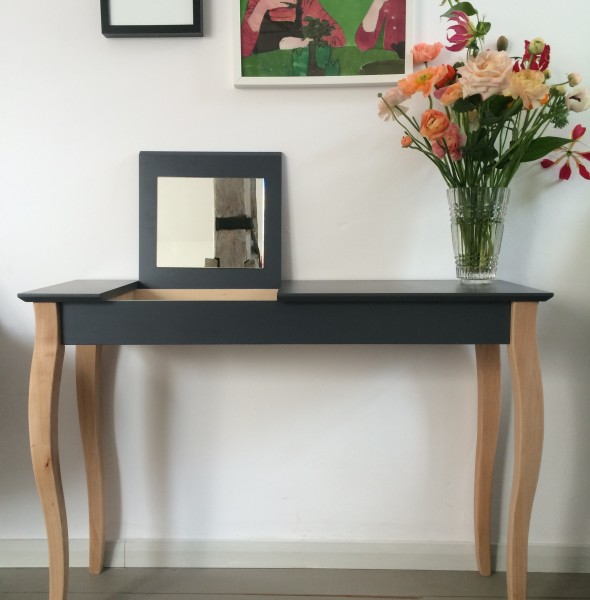 RAGABA_console_graphite_large-590x600